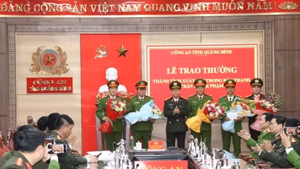 Nhiều đơn vị được khen thưởng đột xuất về phòng chống tội phạm