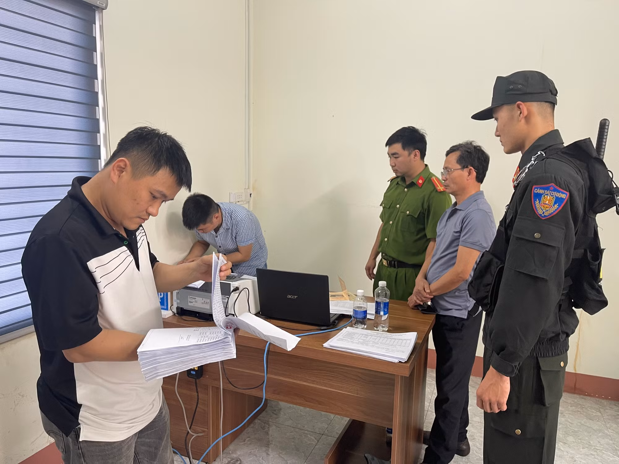 Tạm giữ hình sự một số cán bộ Trung tâm Đăng kiểm xe cơ giới 47-06D -1