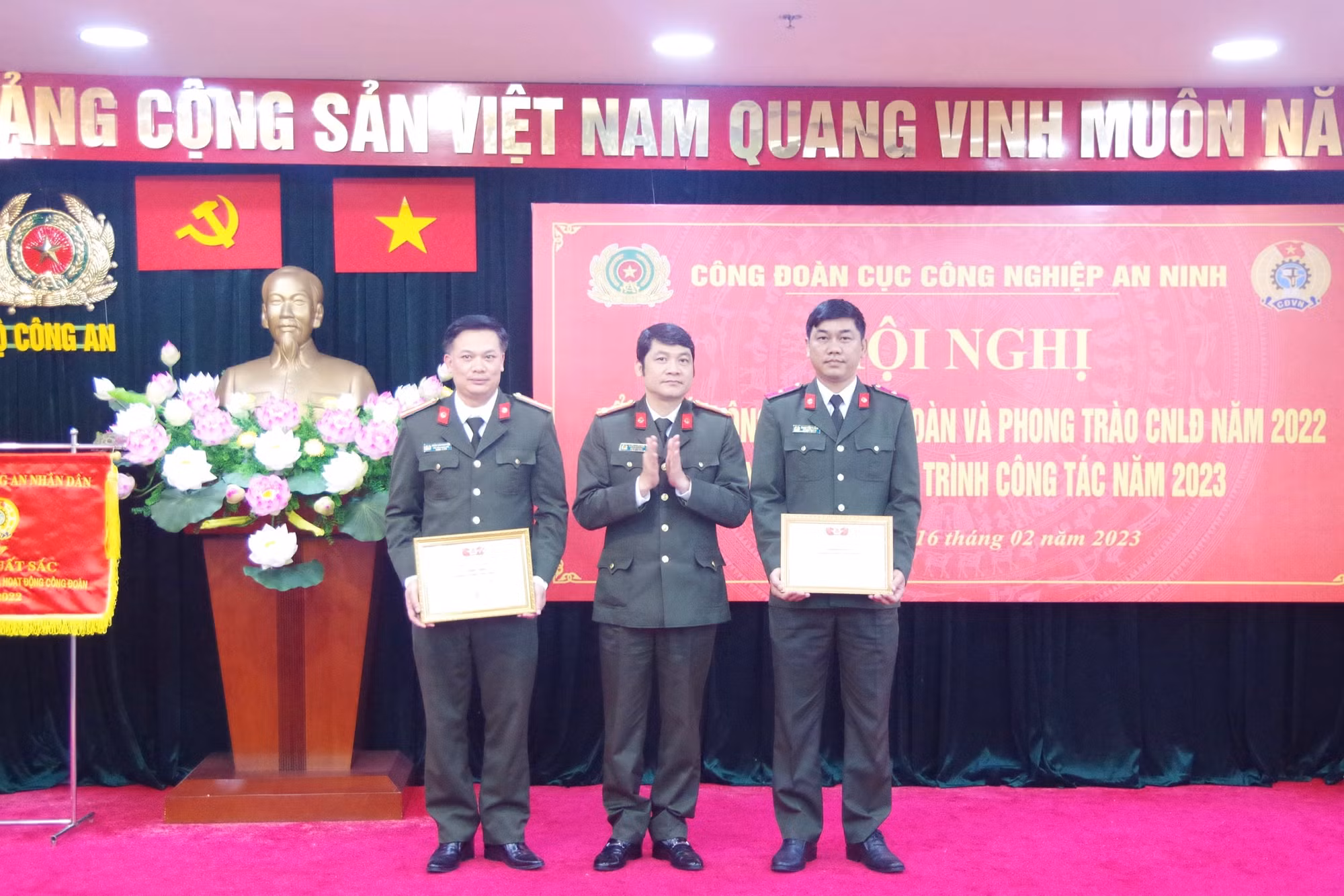 Phát huy hiệu quả công tác Công đoàn và phong trào công nhân trong các doanh nghiệp CAND -0