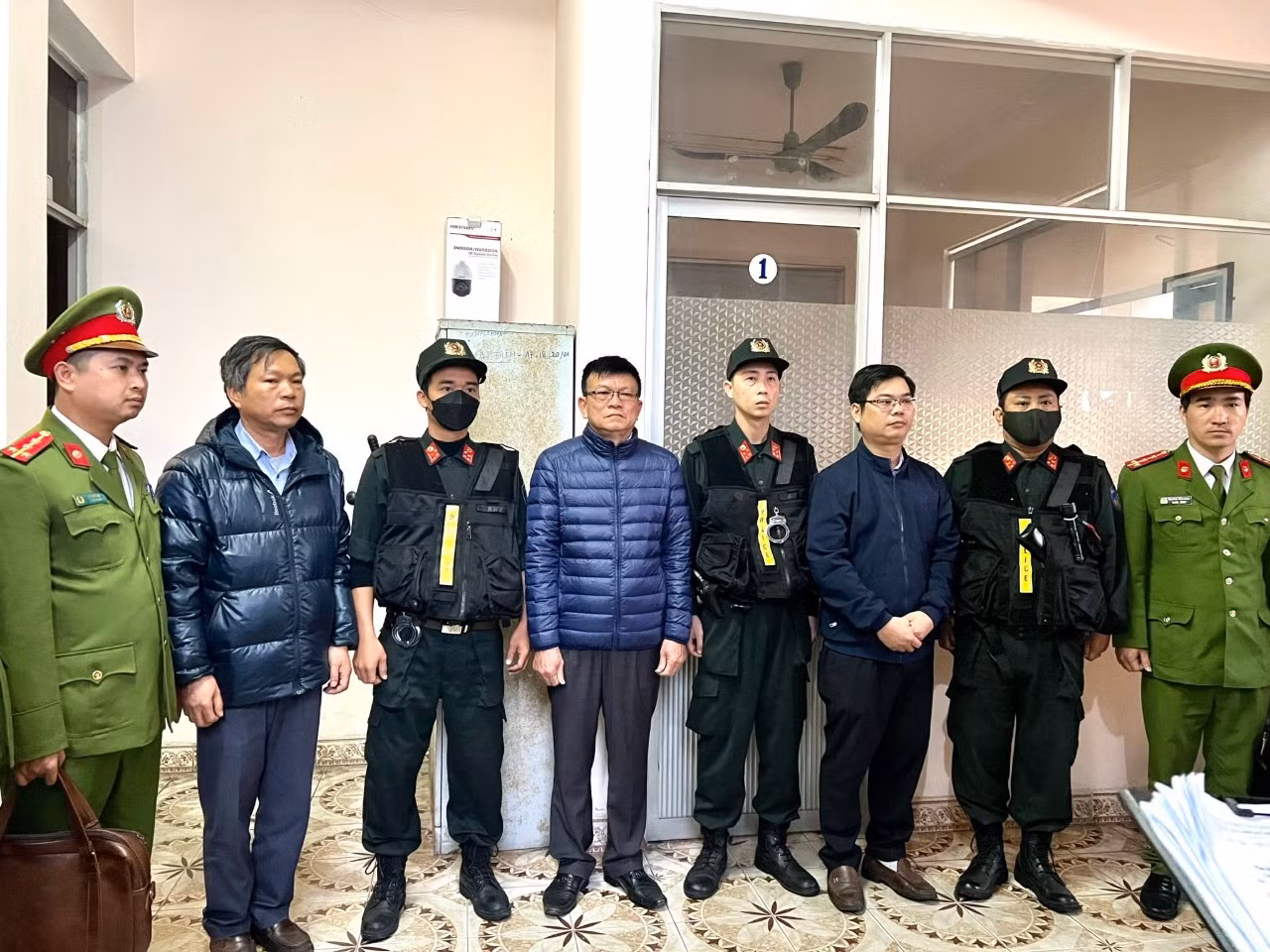 Bắt giám đốc và 2 phó giám đốc Trung tâm đăng kiểm xe cơ giới Thừa Thiên-Huế về hành vi nhận hối lộ -0