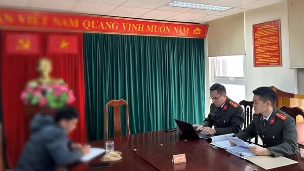 Triệu tập đối tượng xúc phạm lực lượng CSGT trên mạng xã hội