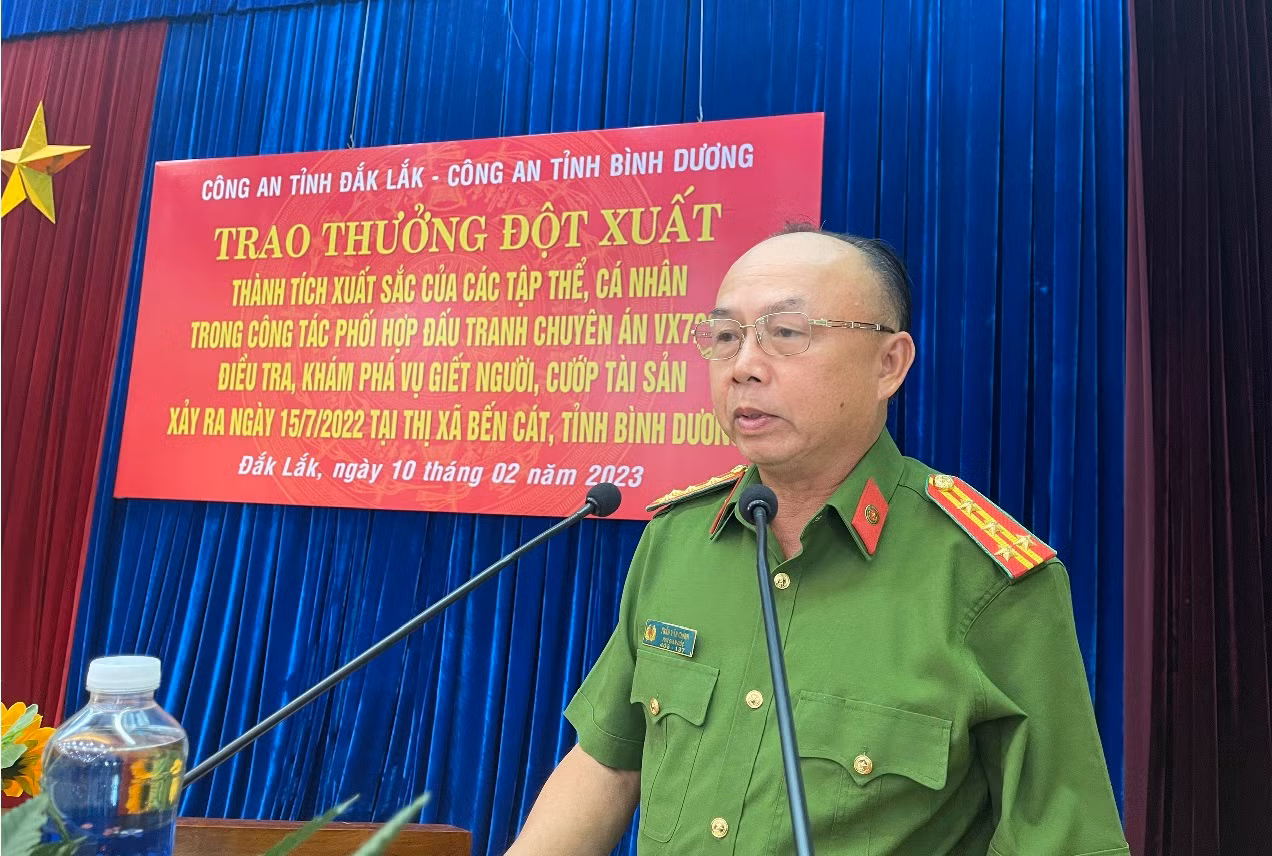 Khen thưởng đột xuất các cá nhân, tập thể Công an Đắk Lắk trong vụ án giết người ở Bình Dương -1