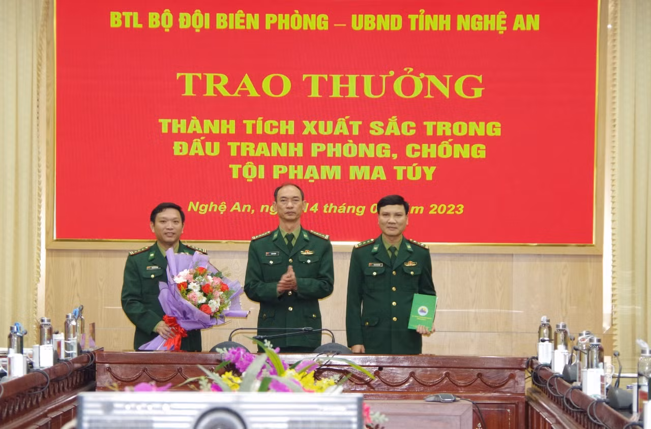 Bắt quả tang 3 người ngoại quốc mang ma tuý vào Việt Nam tiêu thụ -0
