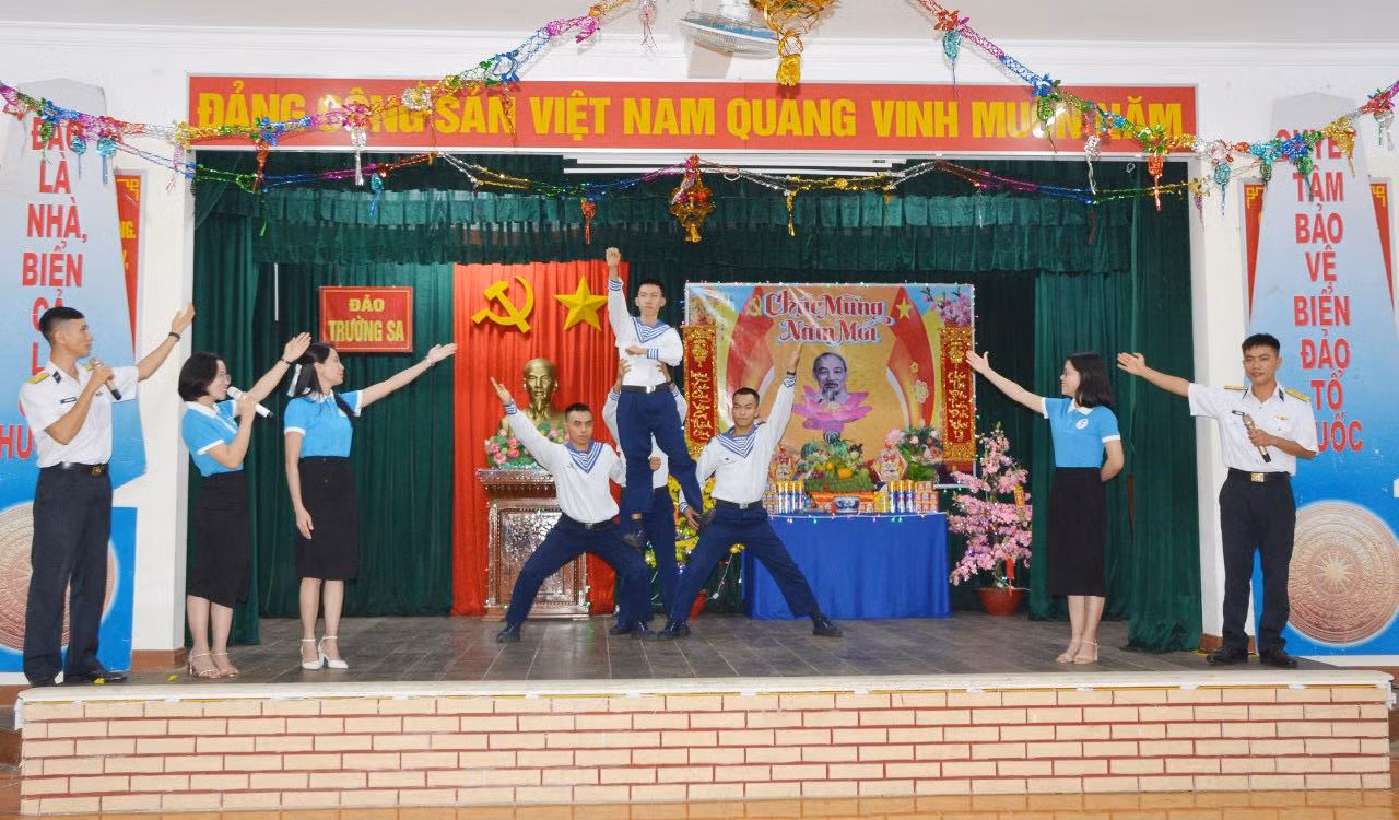 Ấm áp Trường Sa -0