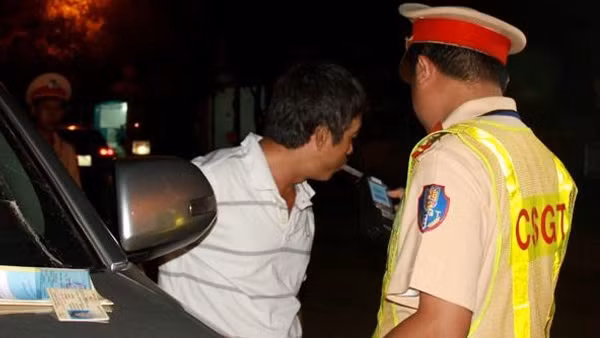 Phạt nghiêm nhiều trường hợp lái xe ôtô sử dụng bia rượu