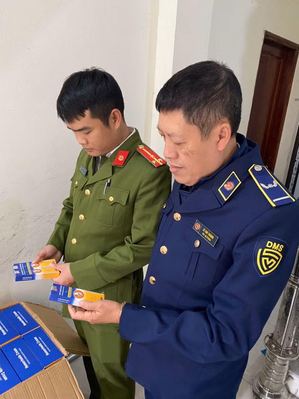 Tạm giữ 2.020 tuýp thuốc trị bệnh trĩ MR.DAFLON giả mạo nhãn hiệu -0