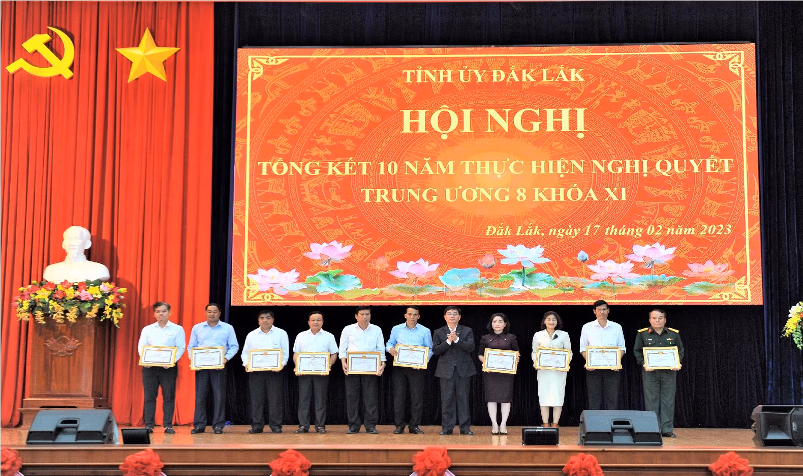 Phát triển kinh tế gắn liền với đảm bảo quốc phòng an ninh -0