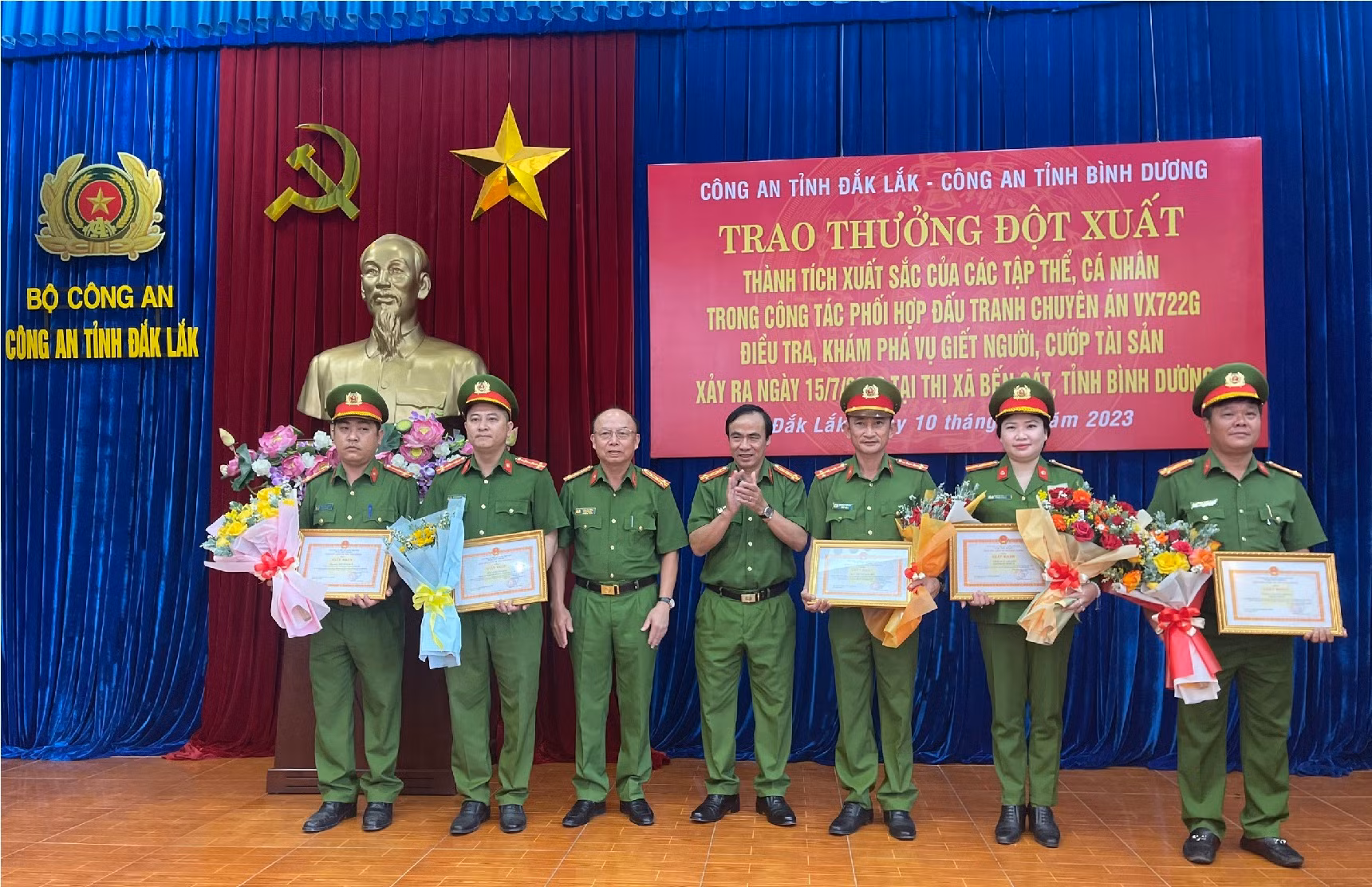 Khen thưởng đột xuất các cá nhân, tập thể Công an Đắk Lắk trong vụ án giết người ở Bình Dương -0