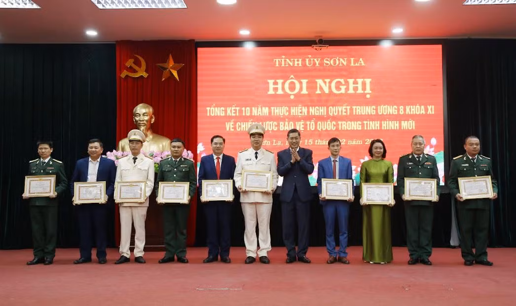 Xây dựng thế trận lòng dân phục vụ phát triển kinh tế, xã hội -1