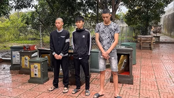 Ổ nhóm chuyên đột nhập trộm két sắt tại đền, chùa và nhà thờ