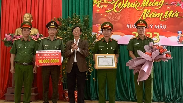 Công an huyện Đắk Mil triệt phá 2 nhóm lừa đảo chiếm đoạt tài sản trên không gian mạng