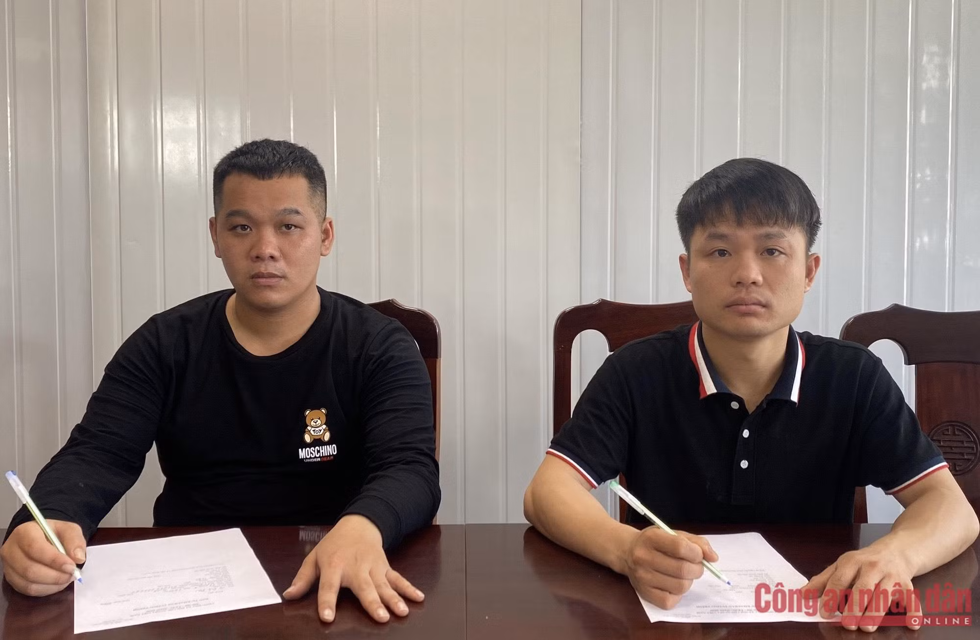 Tạm giữ hình sự hai du khách Hải Phòng hành hung nhân viên bảo vệ Chùa Hương -0