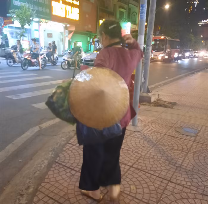 Hốt bạc nghề bói dạo đầu năm -0