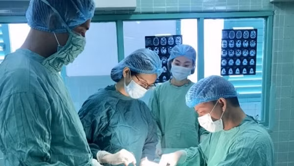 Phát hiện 30 chiếc răng “ẩn mình” trong khối u hàm của một bệnh nhân