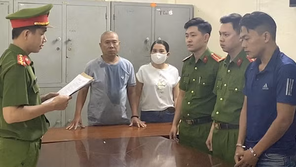 Bắt một cựu nhân viên ngân hàng lừa đảo