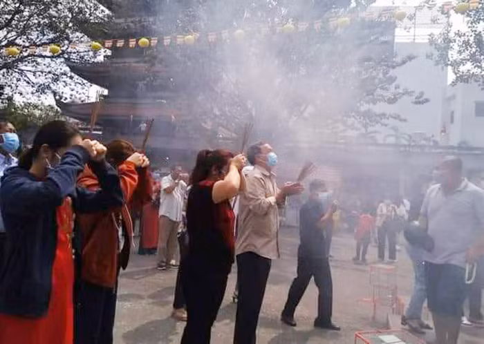 Hốt bạc nghề bói dạo đầu năm -0