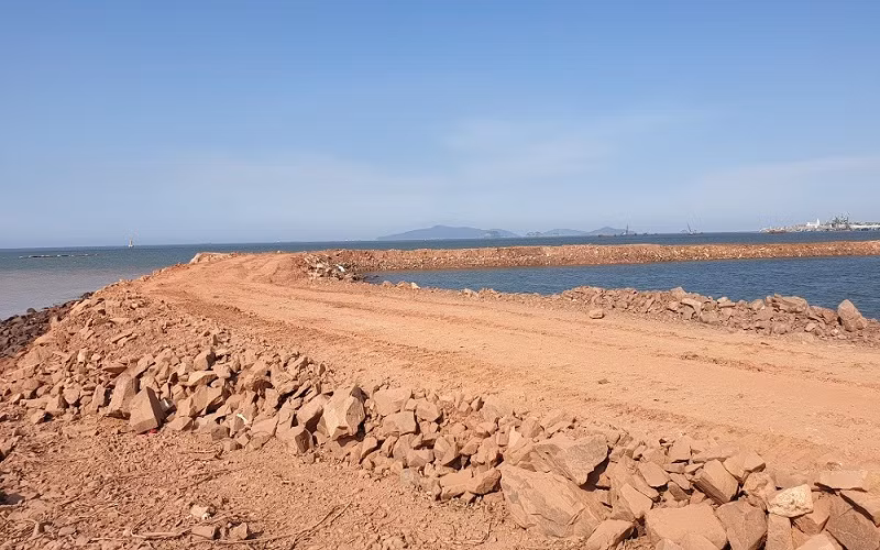 Tự ý lấn biển, Công ty CP xi măng Công Thanh bị xử phạt 210 triệu đồng -0