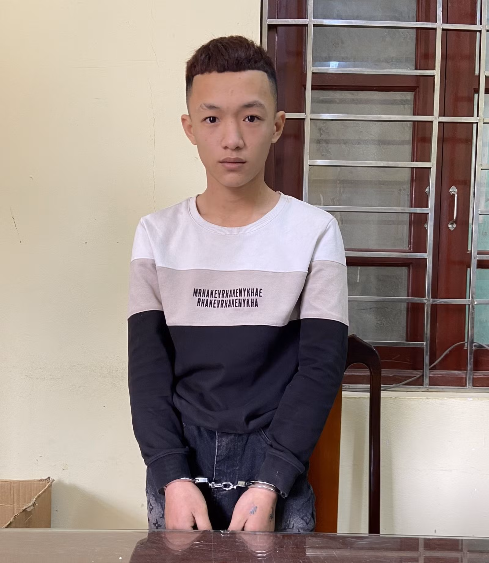 Học sinh lớp 7 sinh con, bắt tạm giam bạn trai 17 tuổi -0