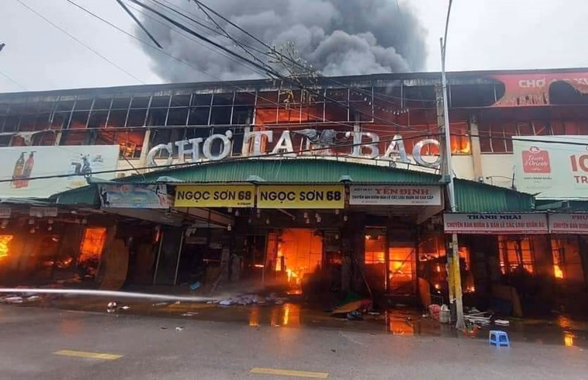 Chợ đầu mối lớn bậc nhất Hải Phòng đang cháy lớn -0