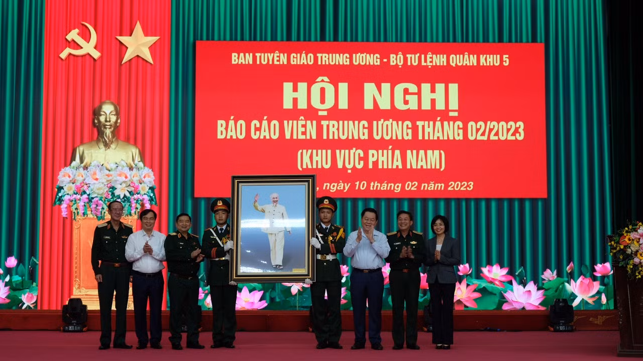 Tập trung cao độ cho thông tin, truyên truyền về công tác xây dựng Đảng và hệ thống chính trị -0
