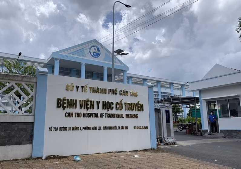 Mượn kít xét nghiệm dùng trước, sau đó chỉ định thầu hợp thức hóa -0