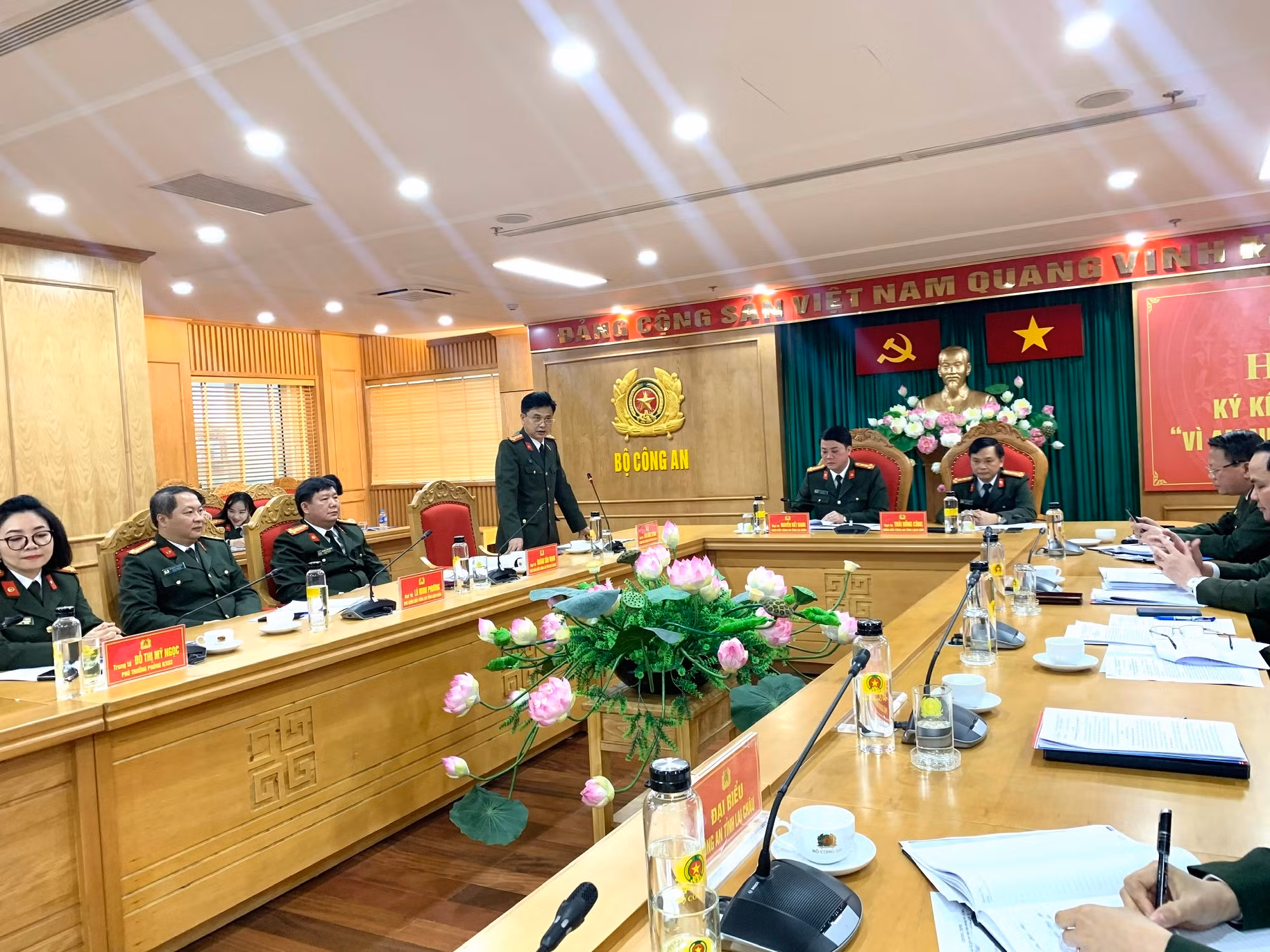 Cụm thi đua số 2 Công an 7 tỉnh biên giới phía Bắc ký giao ước thi đua “Vì an ninh Tổ quốc” -0