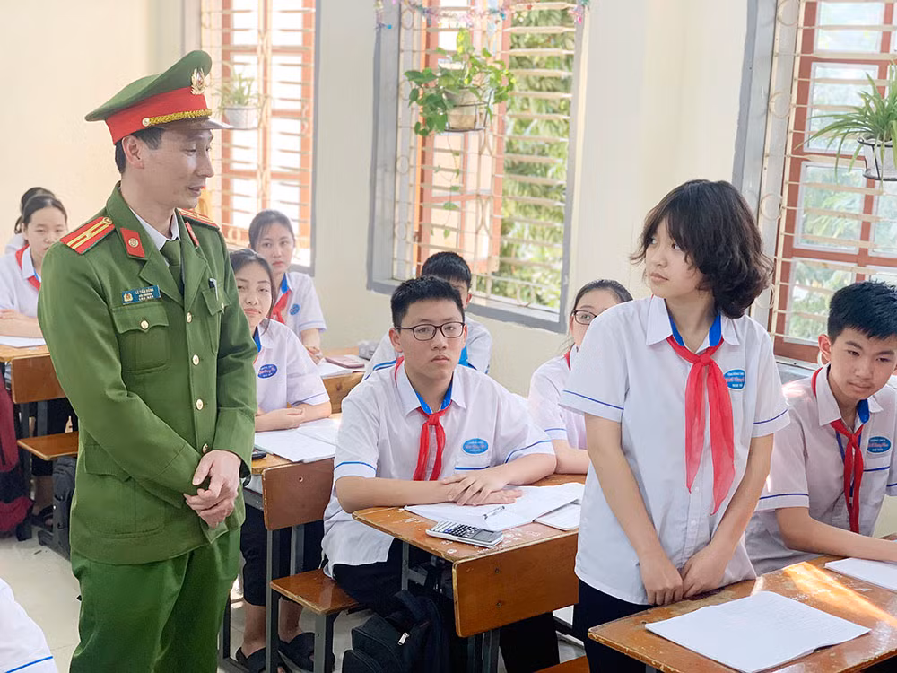 Cảnh báo thuốc lá điện tử xâm nhập các trường học vùng cao -0