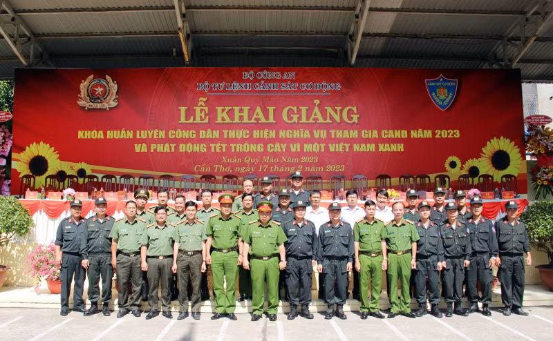 Khai giảng khóa huấn luyện công dân thực hiện nghĩa vụ tham gia CAND năm 2023 -0