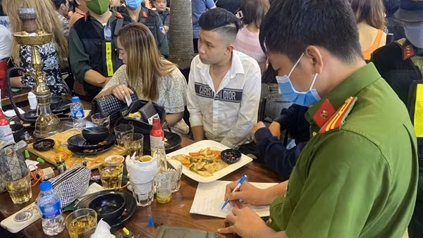 Quán bar, vũ trường: Cứ kiểm tra là ra… vi phạm?