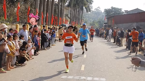 Hơn 200 CBCS Công an Sơn La tham gia&nbsp;Ngày chạy Olympic