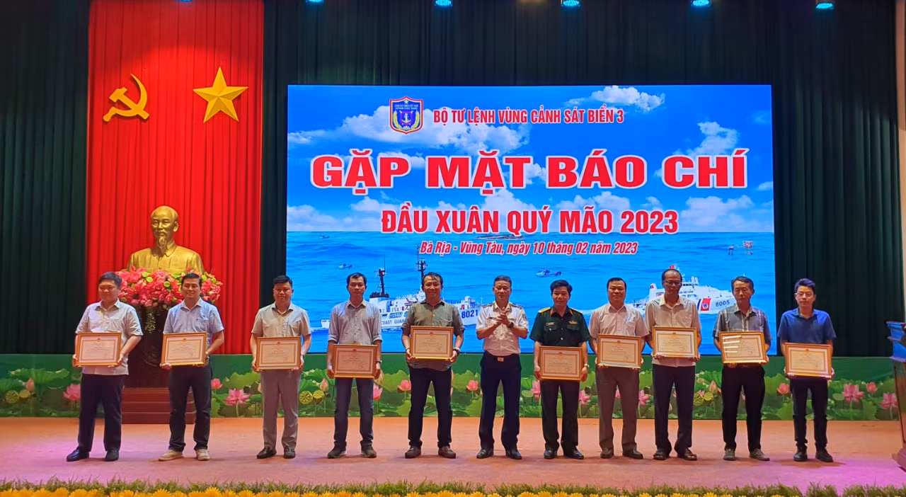 Cảnh sát Biển Vùng 3 thu giữ hơn 1,5 triệu lít dầu DO, sung công quỹ Nhà nước gần 32 tỷ đồng -0