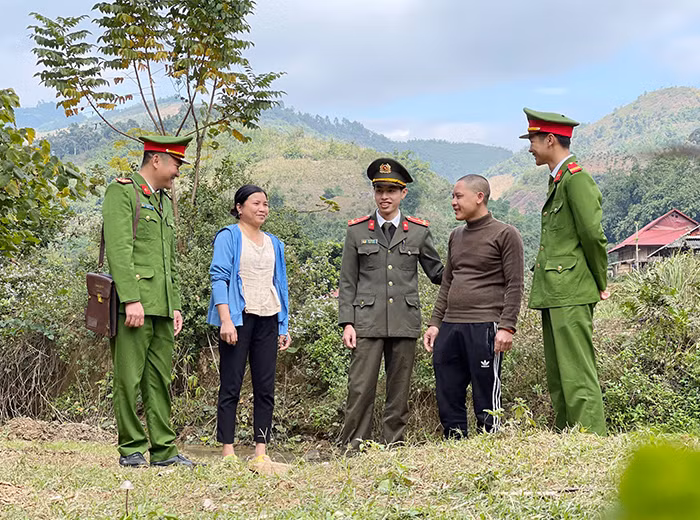 Vì bình yên các bản làng Tây Bắc -0