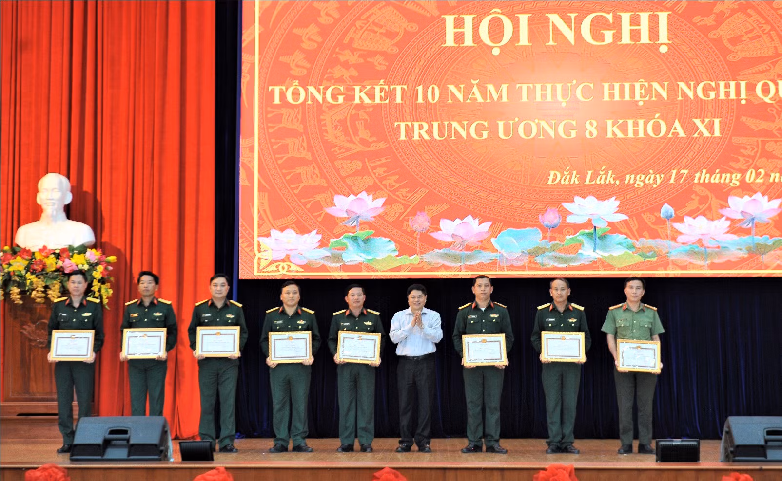 Phát triển kinh tế gắn liền với đảm bảo quốc phòng an ninh -0