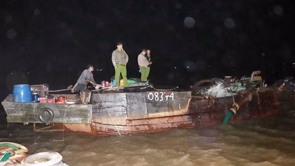 “Săn cát tặc” ở miền Tây
