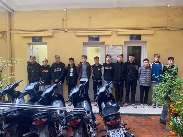 Lập hội nhóm ảo, gây án thật -0