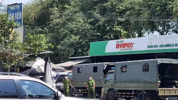 Công an phong tỏa, khám xét Trung tâm đăng kiểm 50-05V