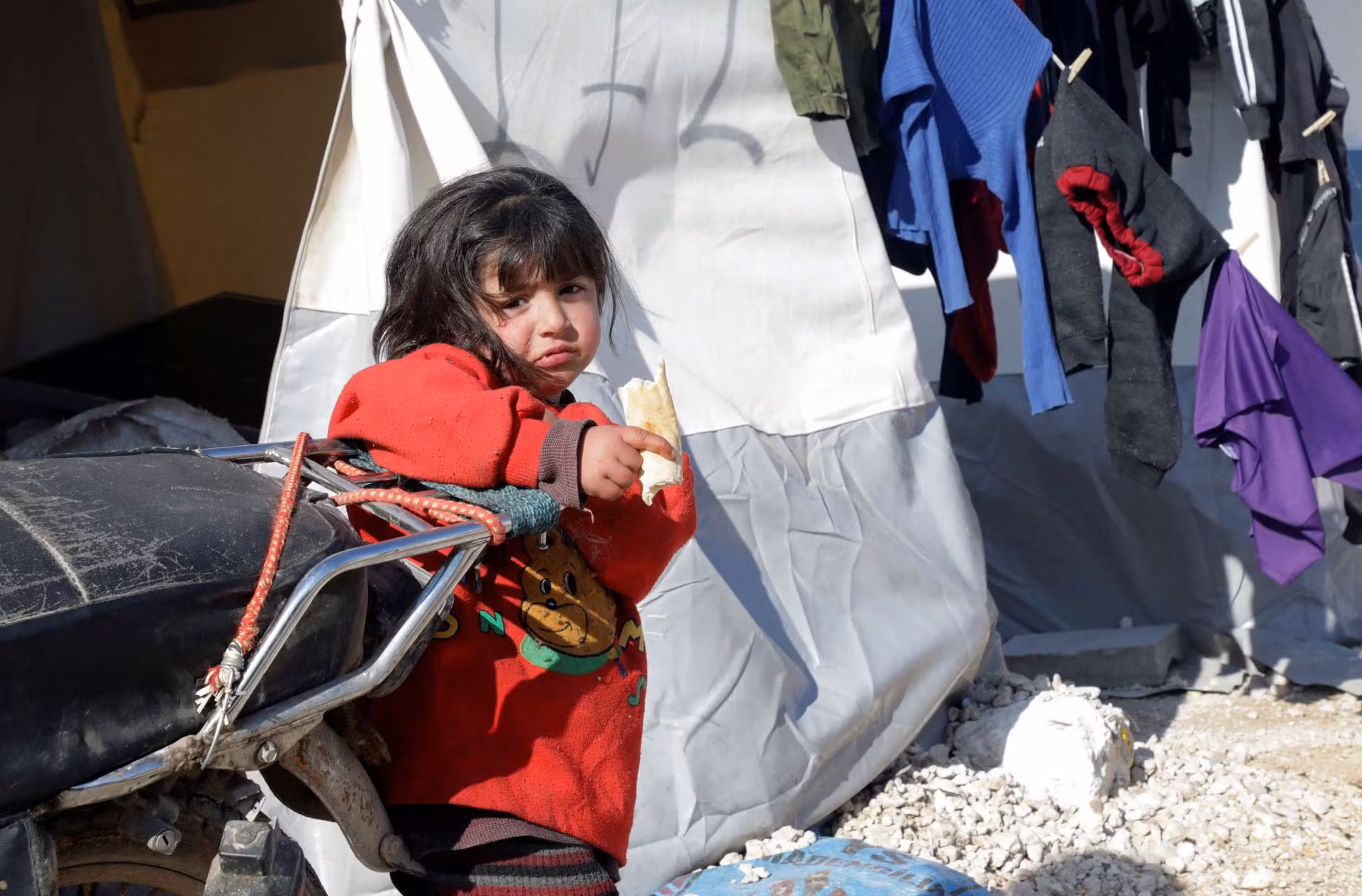 Lửa tình người thắp lên giữa bóng tối tuyệt vọng tại Thổ Nhĩ Kỳ, Syria -1