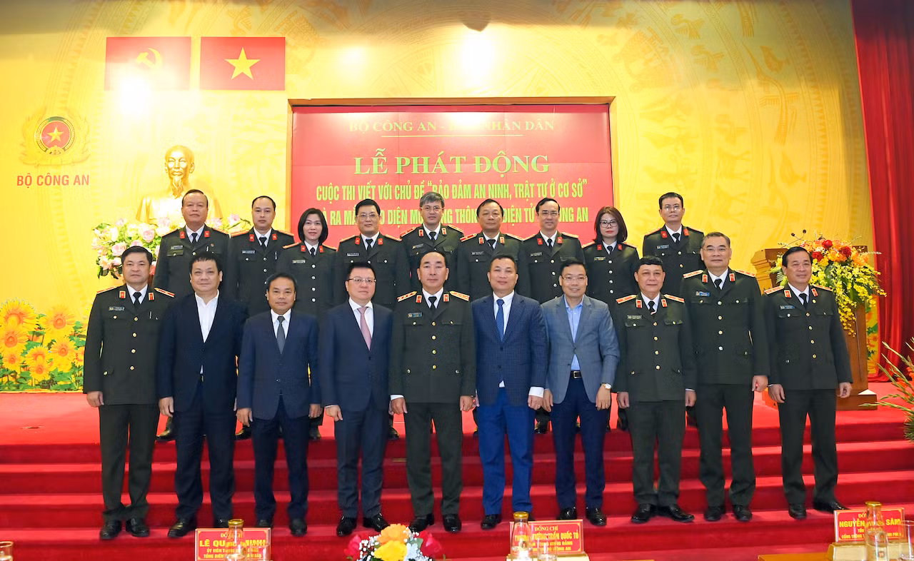 Thắp sáng hình ảnh người chiến sĩ Công an cơ sở để nhân dân thêm hiểu và tin yêu -0