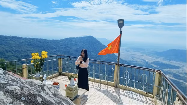 Cáp treo Núi Cấm đang “xô đổ” nhiều kỷ lục -0
