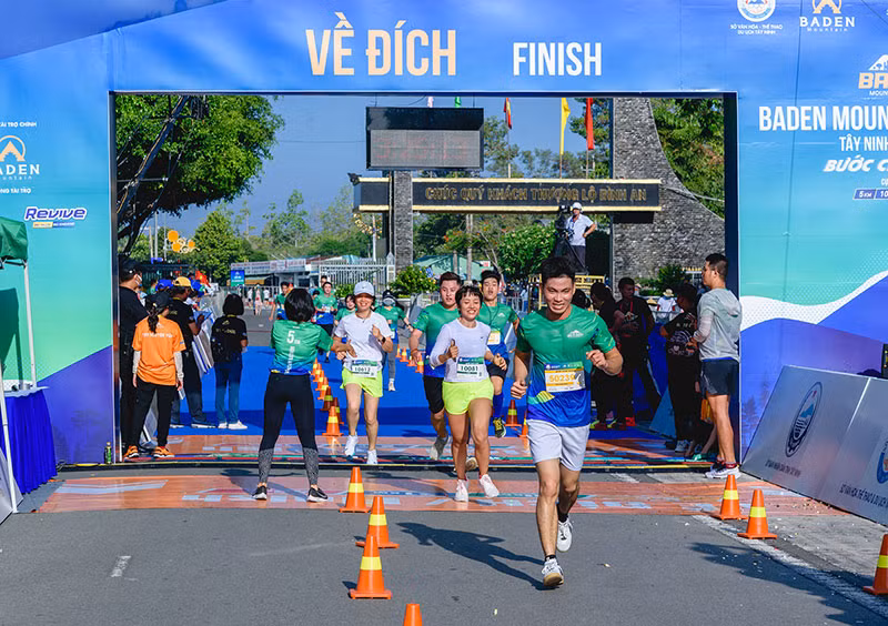BaDen Mountain Marathon 2023 gây sốt với hơn 5.000 vận động viên đăng ký sau 7 ngày mở cổng -0