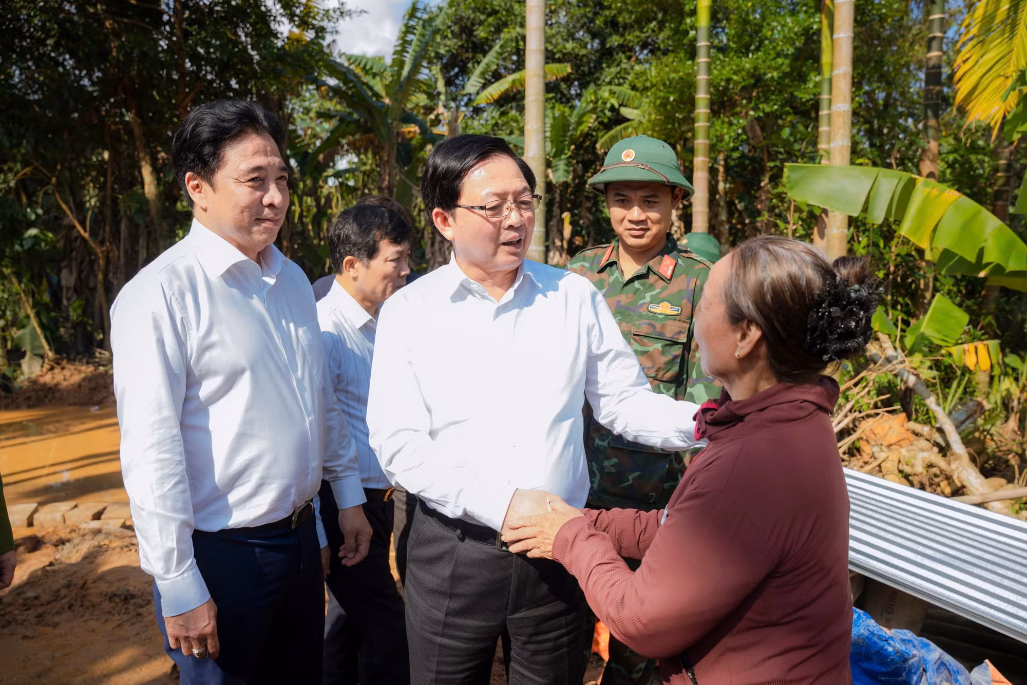 Phó Thủ tướng Hồ Quốc Dũng chúc mừng Giáng sinh Tổng Giáo phận Huế -0