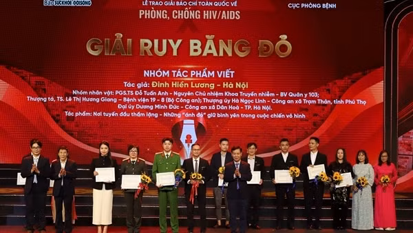 Trao Giải báo chí toàn quốc về phòng chống HIV/AIDS