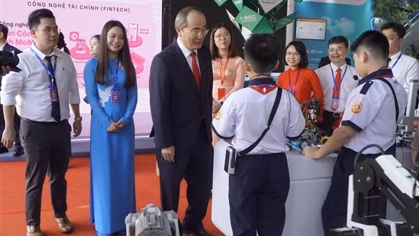 TP Hồ Chí Minh tập trung giải quyết những vướng mắc để tăng tốc phát triển