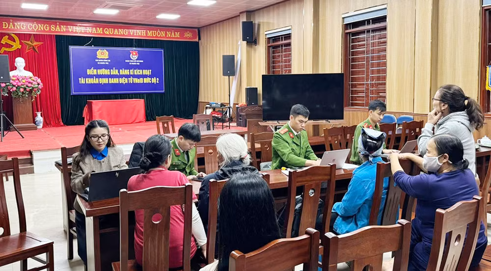 cbcs công an hưng yên hỗ trợ người dân.jpg -0
