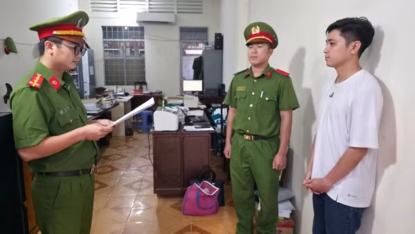 Khởi tố, bắt tạm giam nhân viên ngân hàng lừa đảo chiếm đoạt 1,1 tỷ đồng