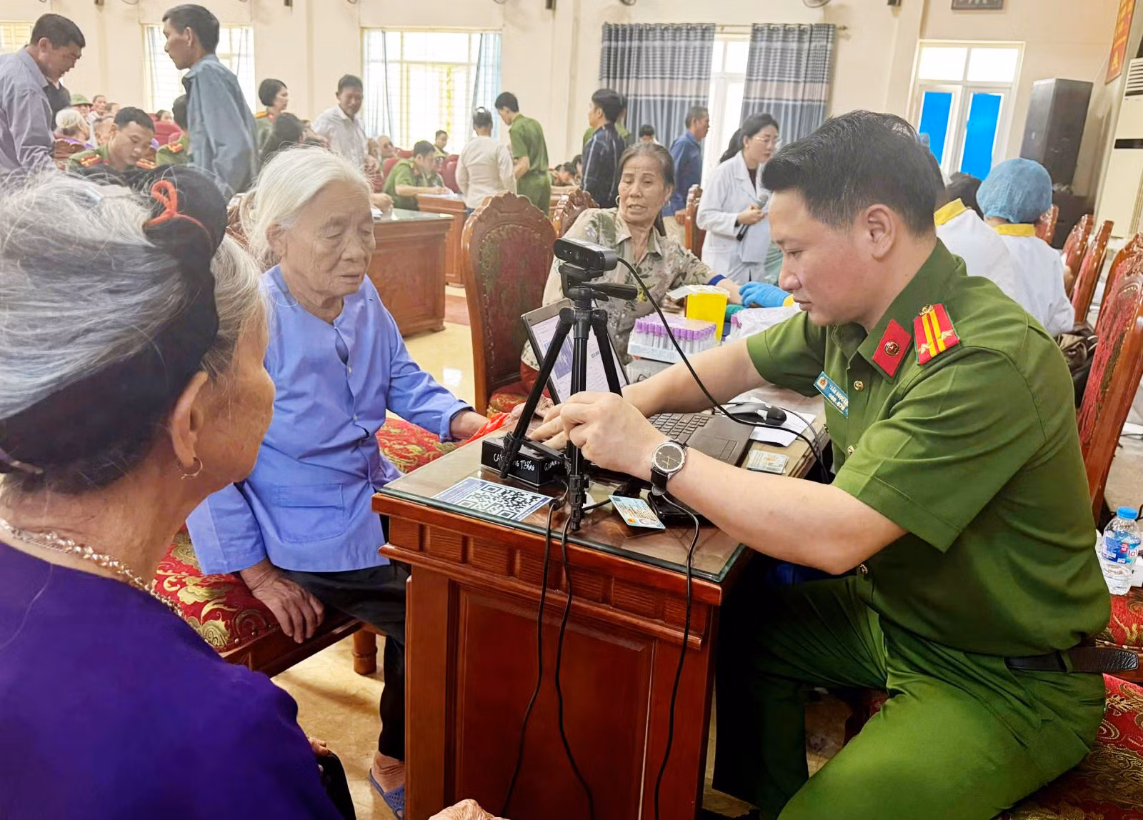 Tiếp tục “thắp lửa” hi vọng cho các liệt sĩ chưa biết tên -0