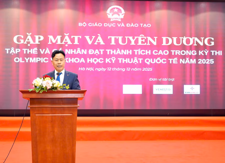 Tuyên dương học sinh đạt thành tích cao tại các Kỳ thi Olympic và Khoa học kỹ thuật quốc tế năm 2025 -0