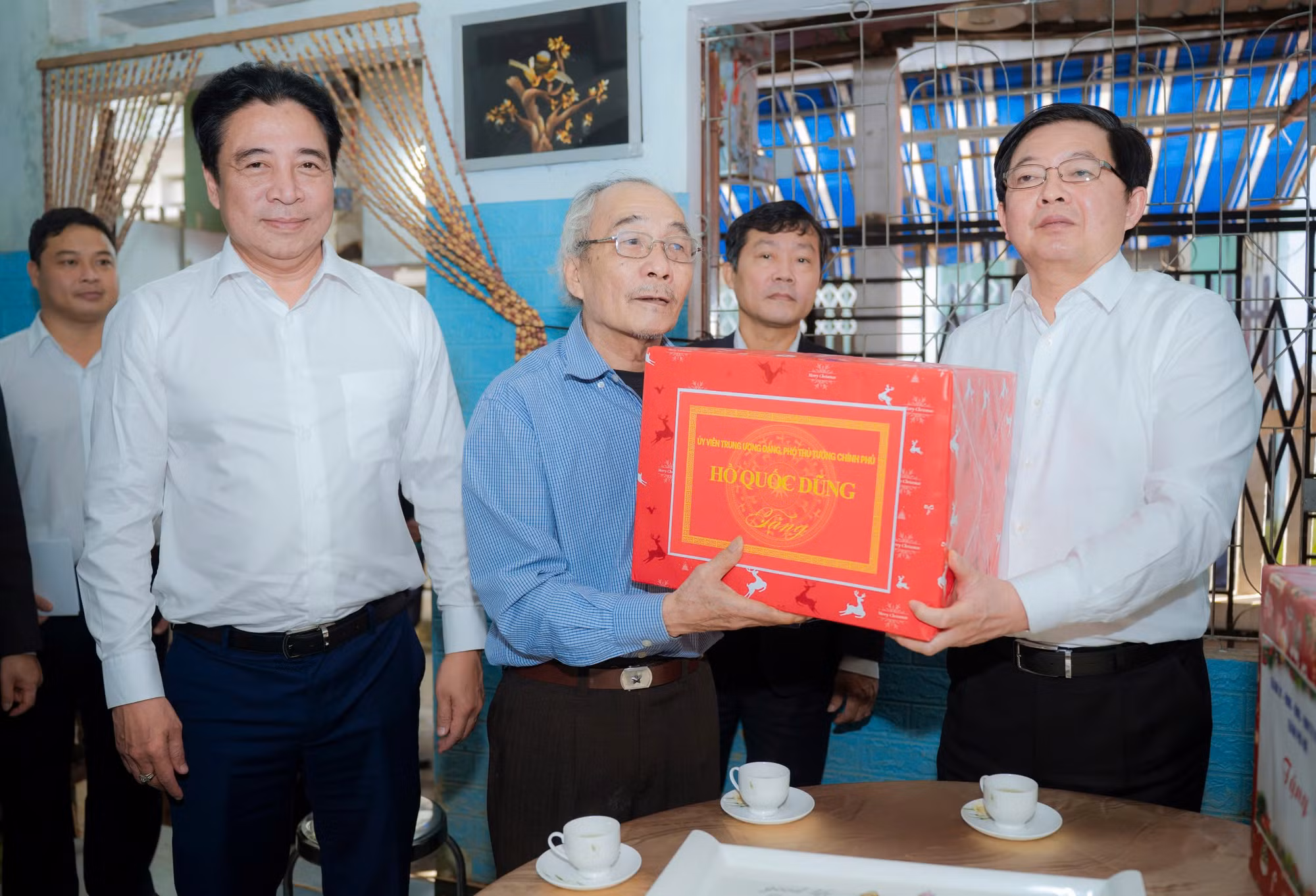 Phó Thủ tướng Hồ Quốc Dũng chúc mừng Giáng sinh Tổng Giáo phận Huế -0