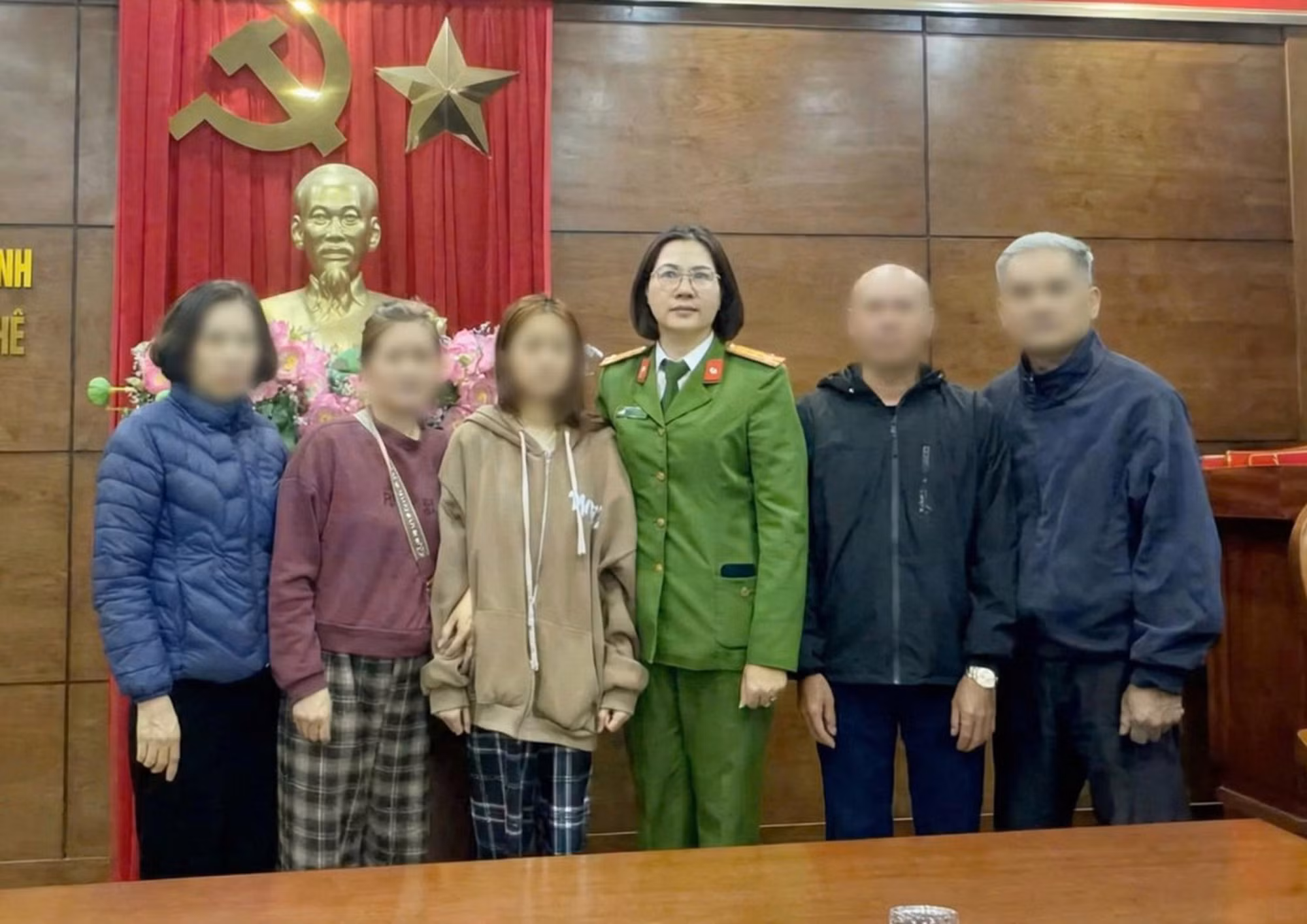 Cô gái 20 tuổi phá két sắt và bỏ nhà theo hướng dẫn của đối tượng lừa đảo -0