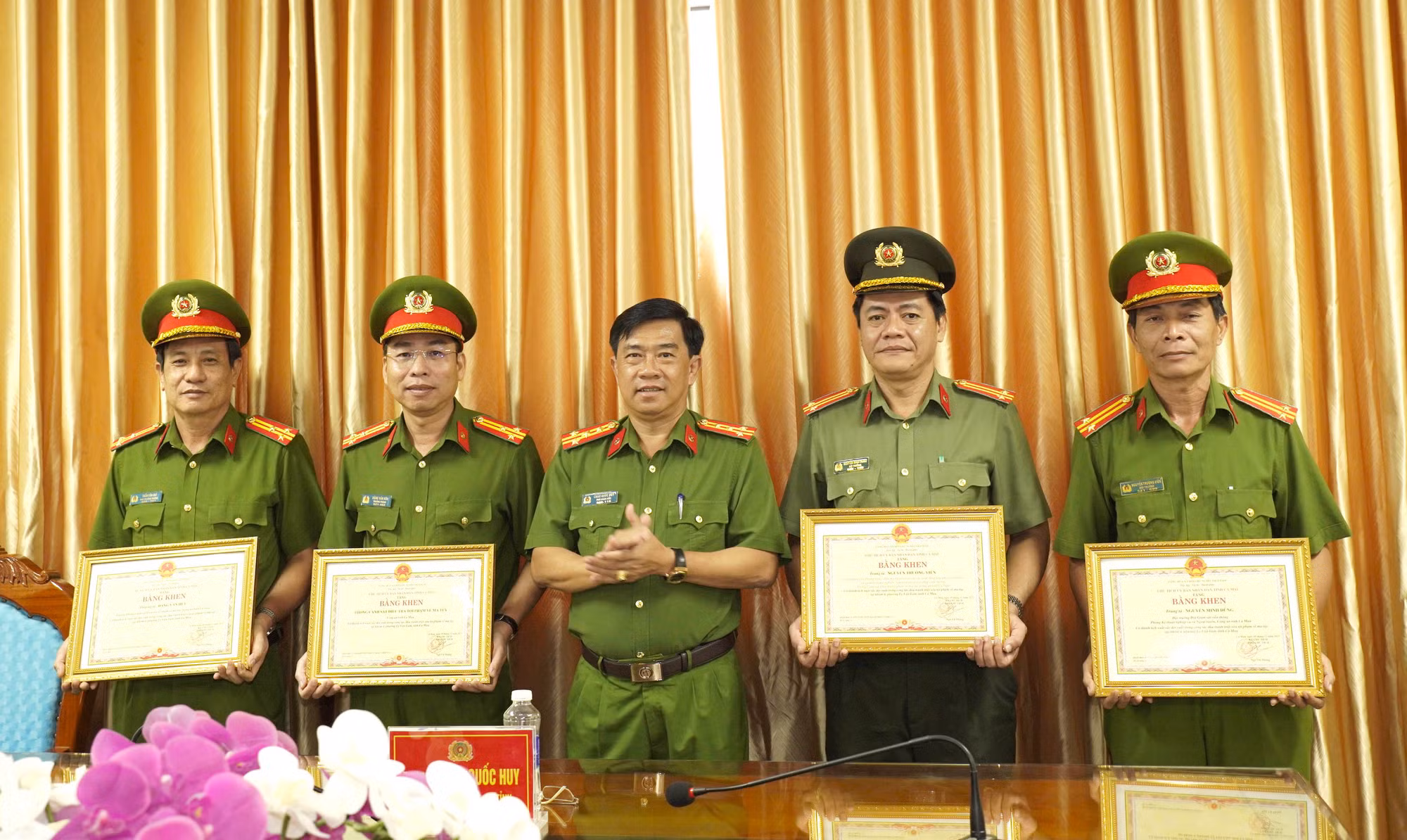 Khen thưởng tập thể, cá nhân có thành tích xuất sắc trong đấu tranh tội phạm ma túy -0